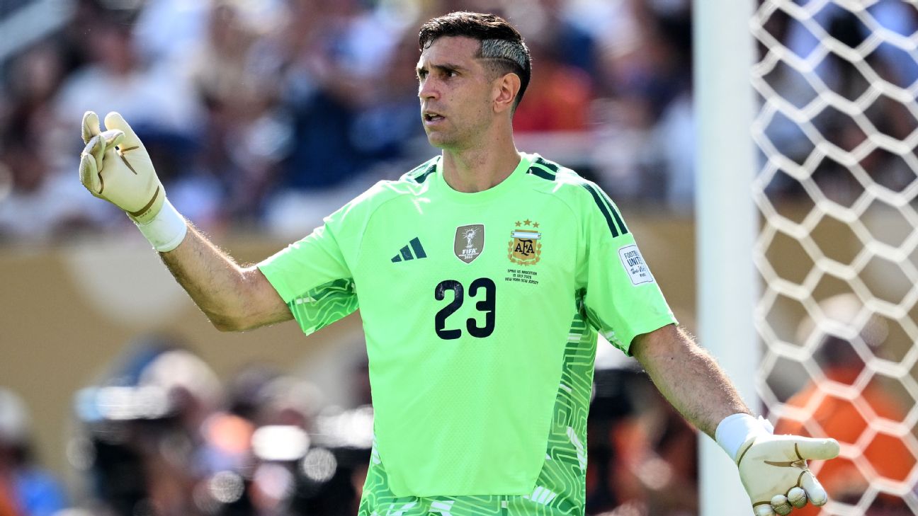 切尔西敲定签下埃米利亚诺·马丁内斯,维拉门将换血